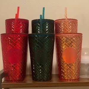 Starbucks holiday 2021 tumbler bundle